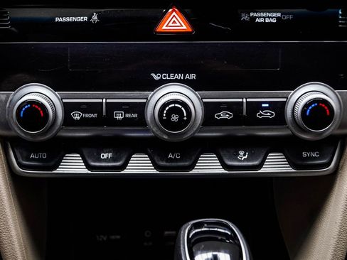 Used 2020 Hyundai Elantra SE FWD image 18