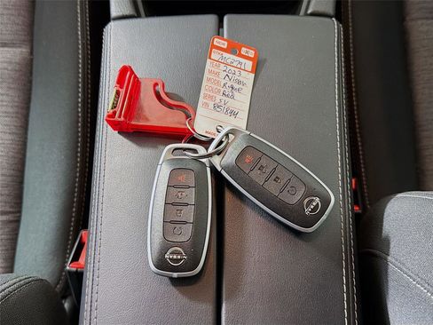 Used 2023 Nissan Rogue SV AWD/4WD image 31