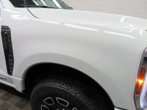 Used 2025 Ford F250 Platinum w/ FX4 Off-Road Package image 38