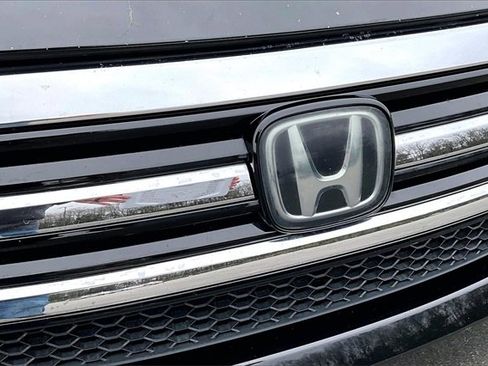 Used 2016 Honda Pilot Touring image 32