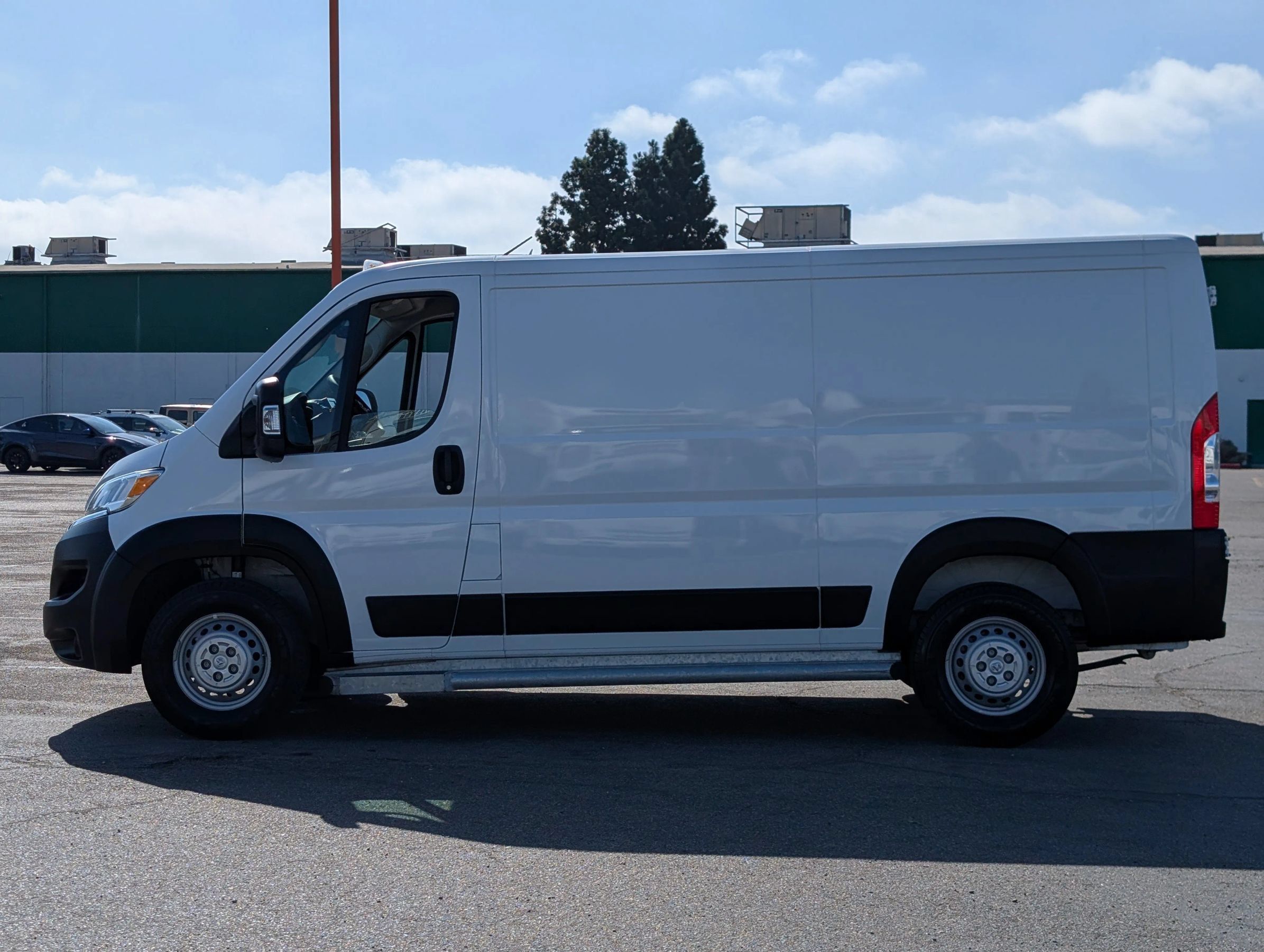 Used 2025 RAM ProMaster 2500 w/ U-Haul Equipment Group FWD image 4