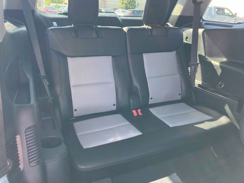 Used 2022 Ford Explorer XLT w/ Equipment Group 202A AWD/4WD image 34