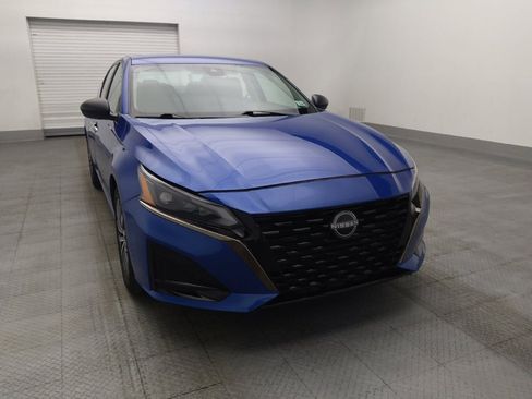 Used 2025 Nissan Altima 2.5 SV FWD image 14