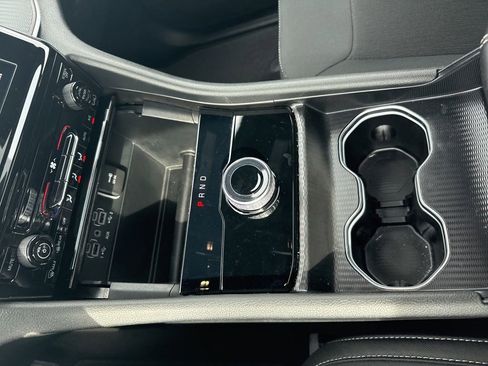 Used 2025 Jeep Grand Cherokee Laredo X image 19