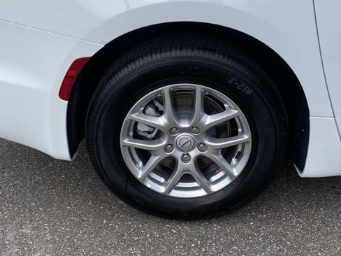 New 2026 Chrysler Pacifica Select image 8