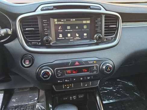 Used 2019 Kia Sorento EX image 11