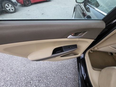 Used 2009 Honda Accord LX-P image 9