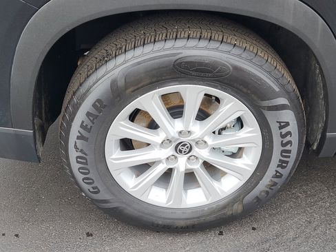 Certified 2025 Toyota Grand Highlander AWD image 32