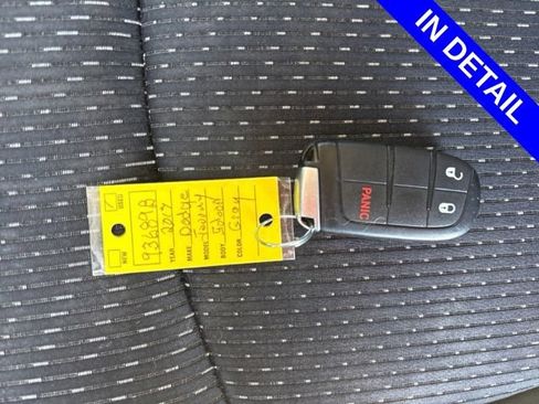 Used 2017 Dodge Journey SE w/ Flexible Seating Group FWD image 9
