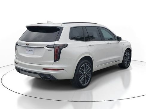 Certified 2022 Cadillac XT6 Sport w/ Technology Package AWD/4WD image 4