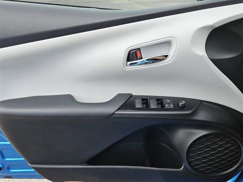 Used 2019 Toyota Prius LE image 25