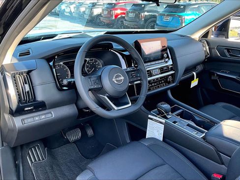 New 2025 Nissan Pathfinder SV image 8