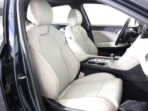 Used 2023 Genesis G70 2.0T w/ Sport Prestige Package image 35