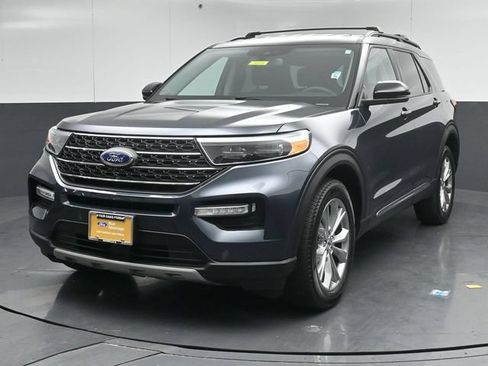 Certified 2024 Ford Explorer XLT w/ Equipment Group 202A AWD/4WD image 3