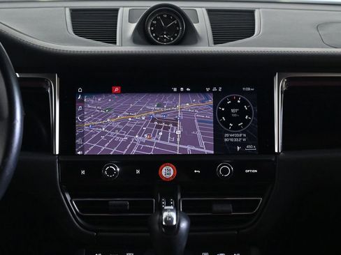 Certified 2022 Porsche Macan AWD/4WD image 15