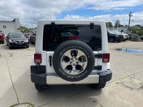 Used 2017 Jeep Wrangler Unlimited Sahara w/ Connectivity Group AWD/4WD image 6