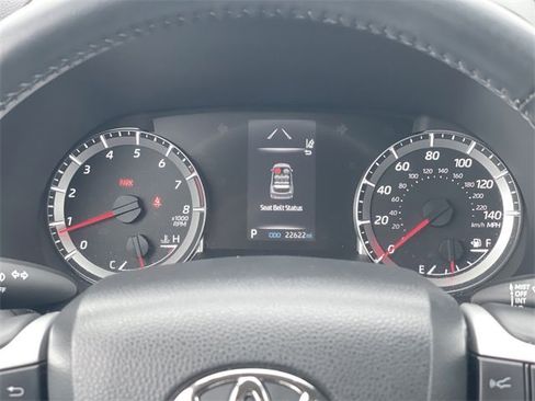 Used 2022 Toyota Highlander LE image 11