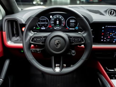 Used 2025 Porsche Cayenne Turbo image 42