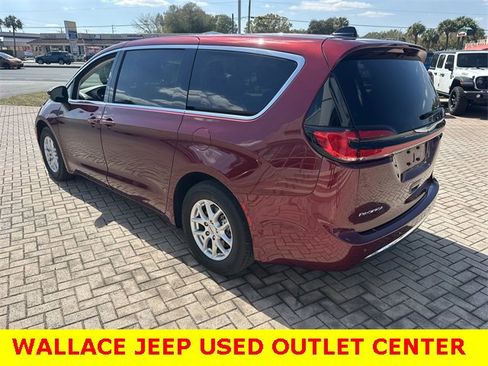 Certified 2023 Chrysler Pacifica Touring-L image 12