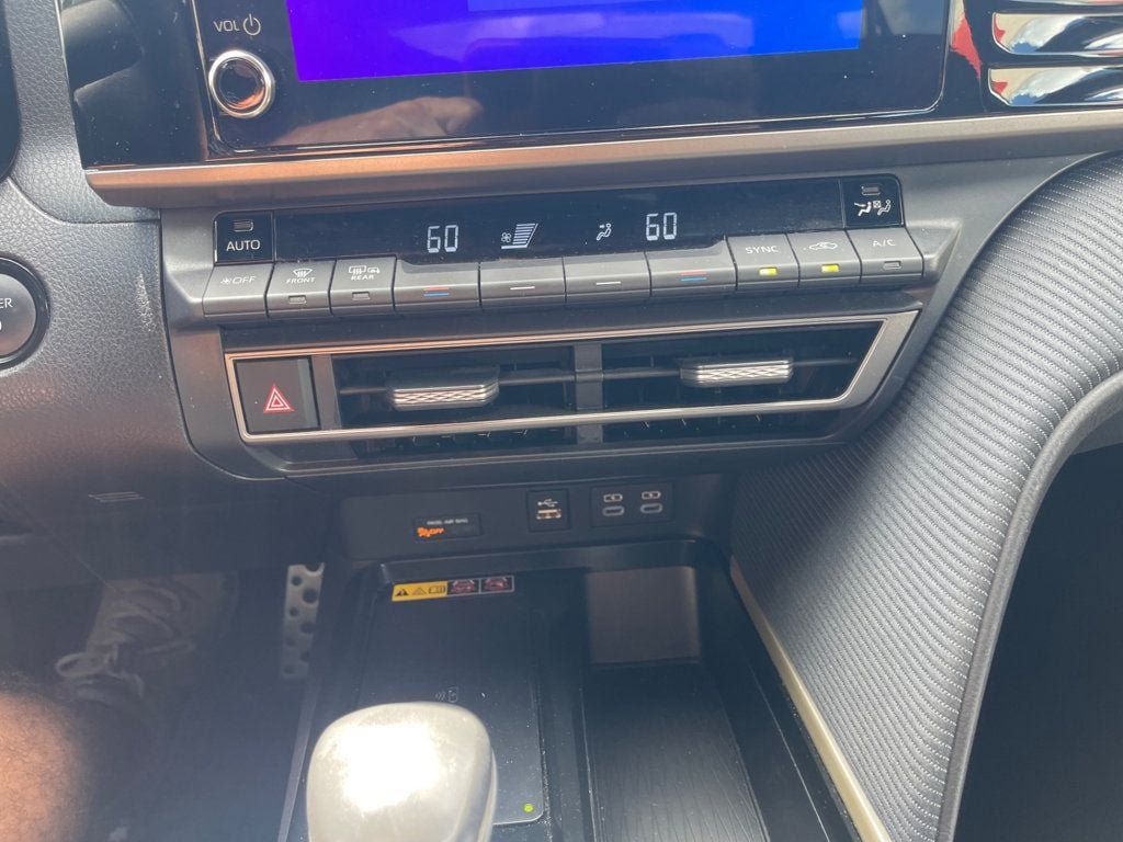Used 2025 Toyota Camry SE FWD image 17