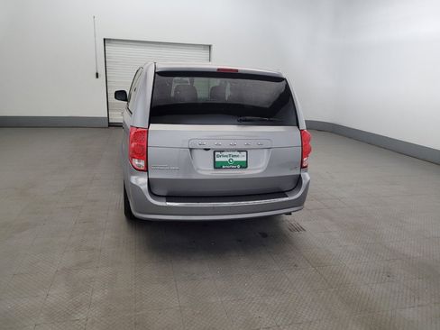 Used 2018 Dodge Grand Caravan SE FWD image 6