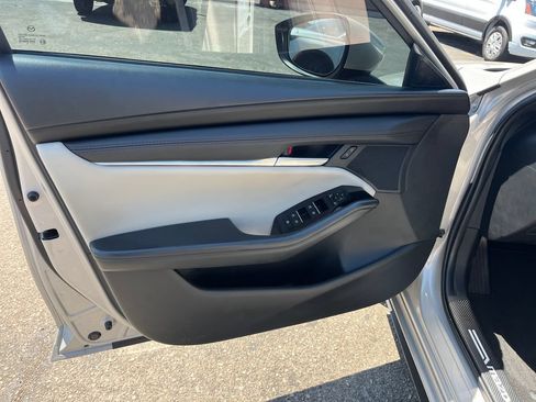 Used 2025 MAZDA MAZDA3 s FWD image 10