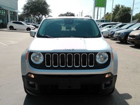 Used 2017 Jeep Renegade Latitude w/ Cold Weather Group AWD/4WD image 2