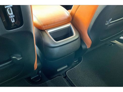 Used 2024 Chrysler Pacifica Pinnacle image 32