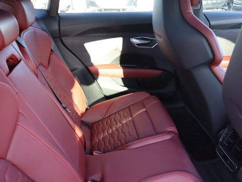 Used 2022 Audi e-tron GT Premium Plus image 15