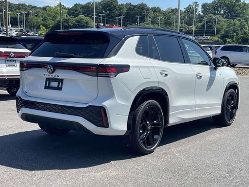 New 2026 Volkswagen Tiguan SE R-Line FWD image 6