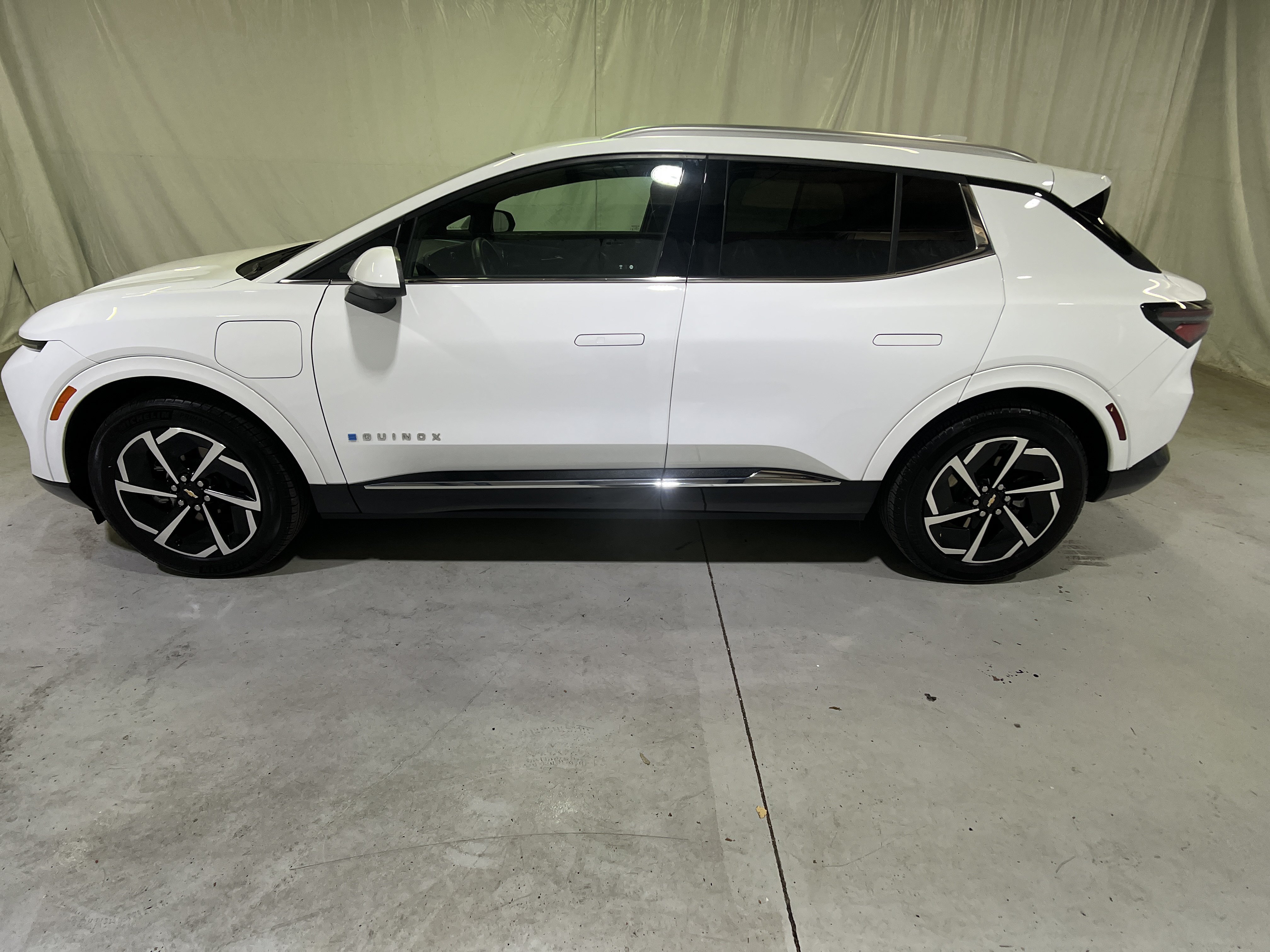 Certified 2024 Chevrolet Equinox EV LT FWD image 7