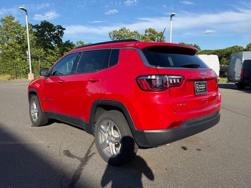 Used 2024 Jeep Compass Latitude AWD/4WD image 5