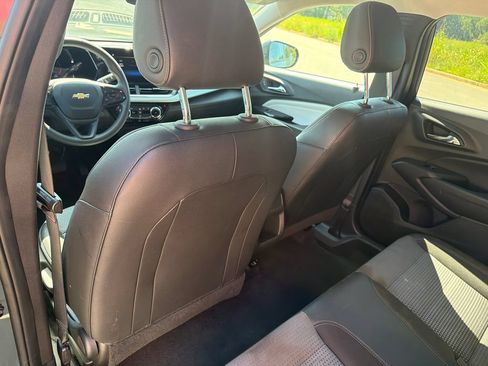 Used 2025 Chevrolet Trax LT FWD image 16