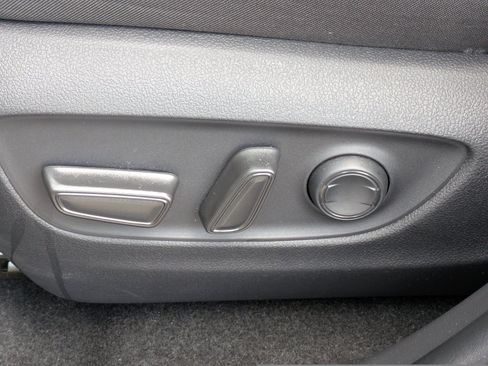 Used 2022 Toyota RAV4 XLE w/ Convenience Package FWD image 18