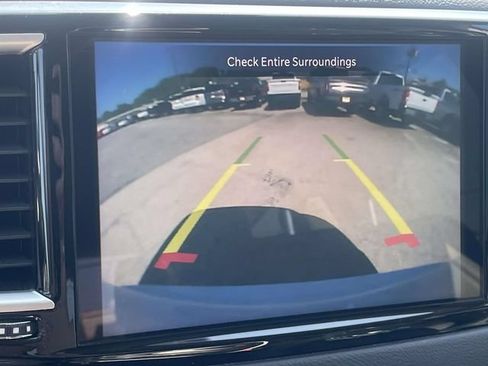 Used 2024 Chrysler Pacifica Touring-L FWD image 17