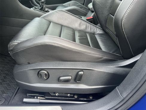 Used 2019 Volkswagen Golf R 4-Door image 11