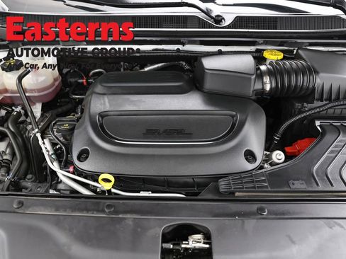 Used 2024 Chrysler Pacifica Touring-L FWD image 7