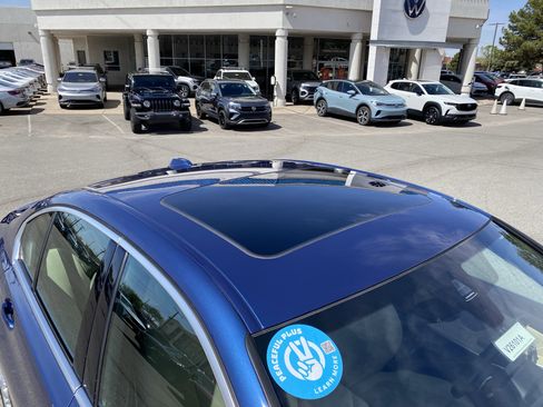 Used 2024 BMW 330i xDrive Sedan w/ Convenience Package image 10