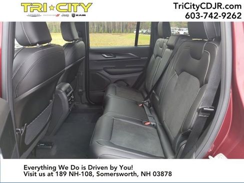 New 2025 Jeep Grand Cherokee Altitude image 24