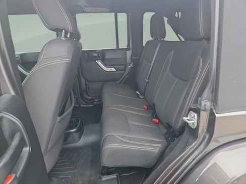 Used 2017 Jeep Wrangler Unlimited Sahara w/ Max Tow Package image 14