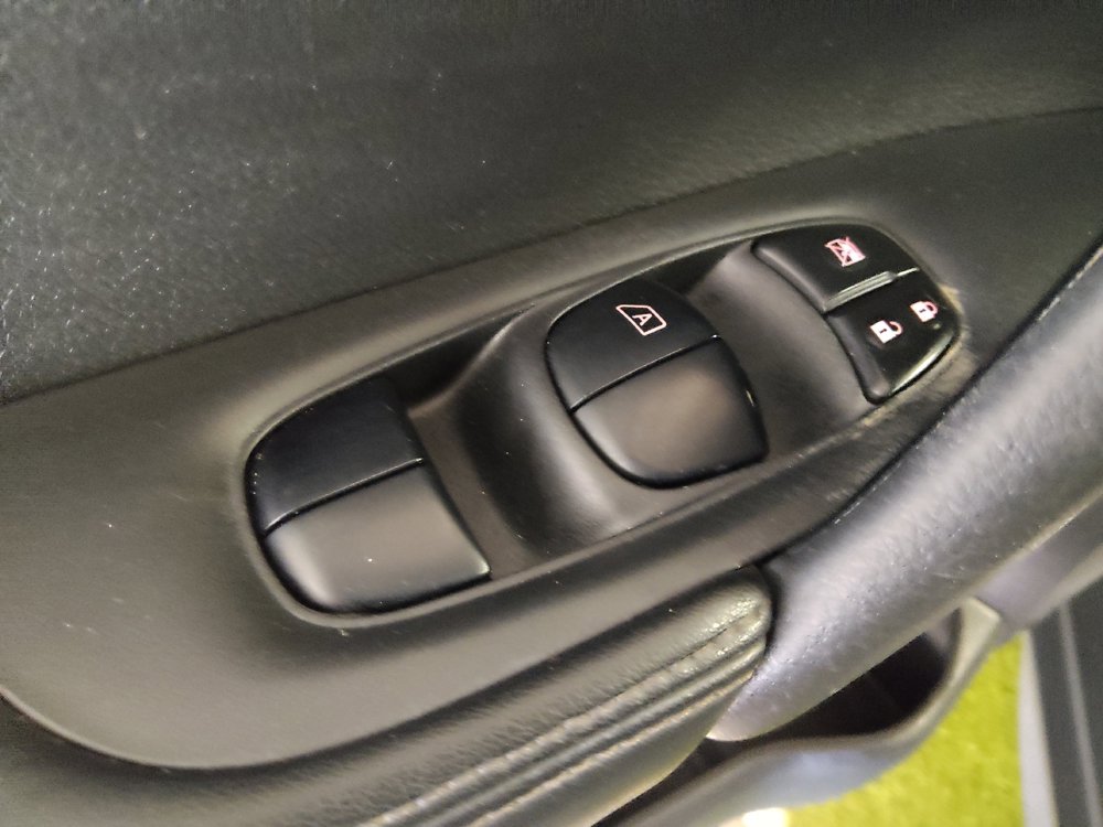 Used 2018 Nissan Rogue SL w/ Premium Package FWD image 27