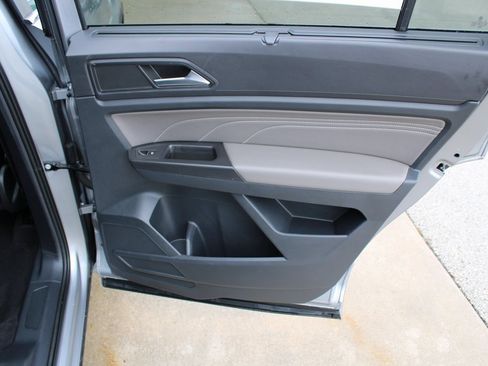 Certified 2022 Volkswagen Atlas SEL R-Line image 25