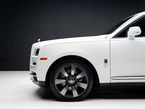Used 2024 Rolls-Royce Cullinan w/ Cullinan Package AWD/4WD image 19