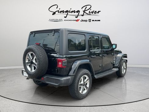 Used 2018 Jeep Wrangler Unlimited Sahara AWD/4WD image 7