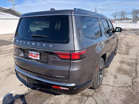 Used 2023 Jeep Wagoneer Series III w/ Preferred Equipment Group image 11