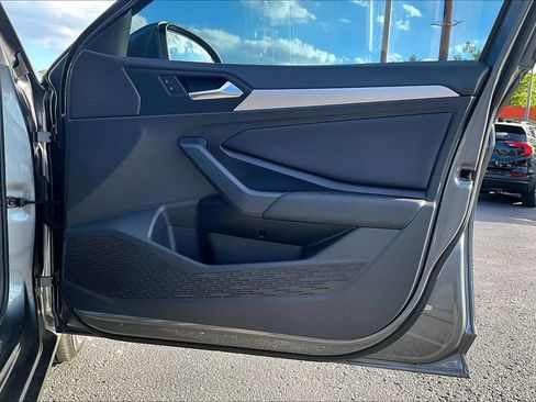 Used 2021 Volkswagen Jetta SE FWD image 19