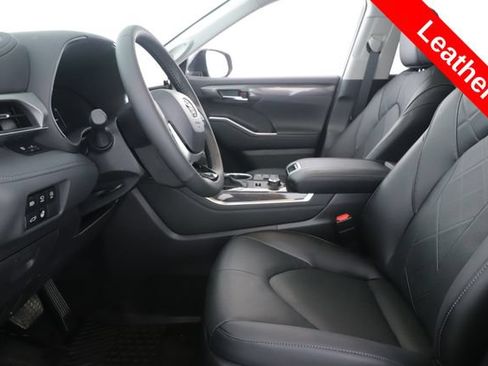 Used 2026 Toyota Highlander Platinum AWD/4WD image 16