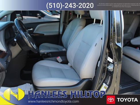 Used 2018 Toyota Sienna Limited w/ Carpet Mat Package image 13