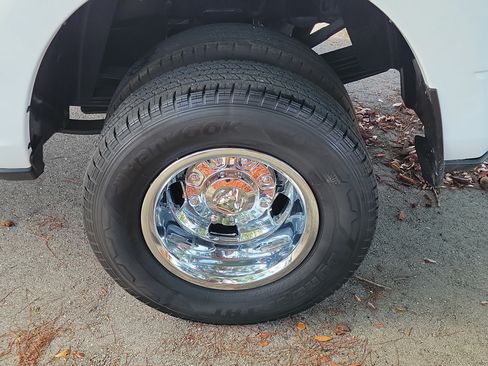 Used 2024 RAM 3500 Tradesman w/ Chrome Appearance Group AWD/4WD image 7