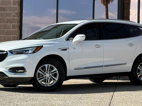 Used 2018 Buick Enclave Essence FWD image 3